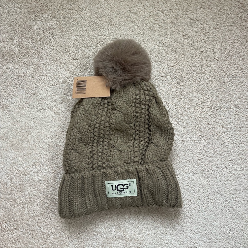 UGG Women’s Knit Cable Beanie NWT One Size